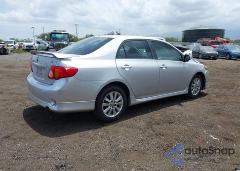 2010 Toyota Corolla S z USA, uszkodzony, nr VIN 2T1BU4EE3AC524100
